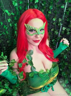 Gia Blaze - Naughty Poison Ivy Set