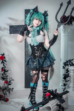 Messie Huang - Miku Halloween