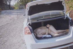 悠宝三岁 Yōu bǎo sān suì - Tied to the trunk after school [AI Generated]