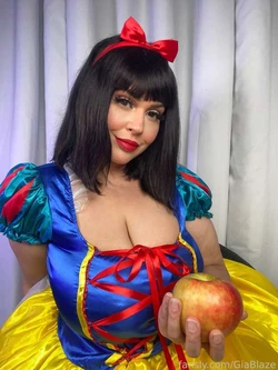Gia Blaze - Snow White Naughty