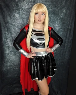 Kate Gray - Dark Supergirl 作品封面