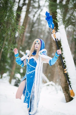 ezzechka cosplay - crystal maiden 作品封面