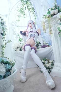 [Silverxhere] re.zero-Emiliam-Cosplayer-pregnant [AI Generated]