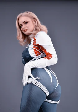 Nix Cosplays – Spider-Gwen