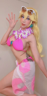 Usagi Christy - Peach bikini 作品封面