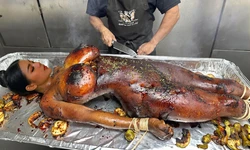 Sexy naked women cooked in cannibal roasts 作品封面